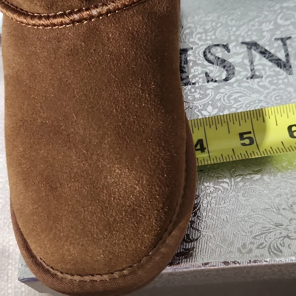 LAMO Girl  Size 2. Brown Suede Boots with Cream Fur Trim